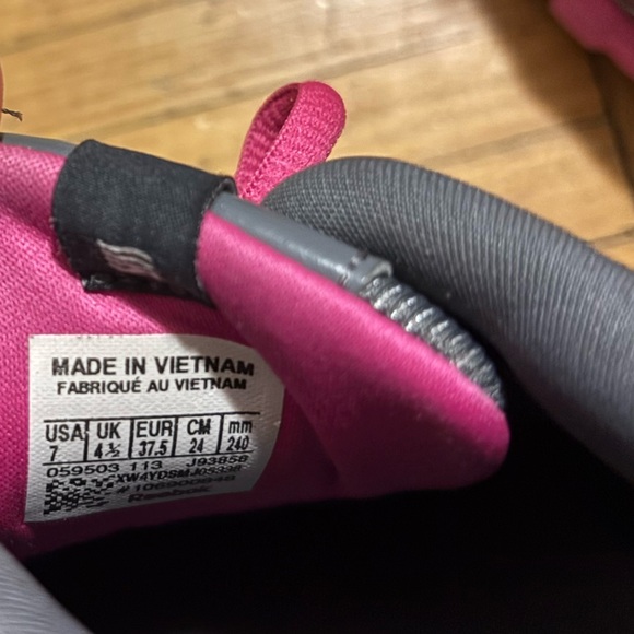 Reebok pink sneakers - Picture 3 of 6